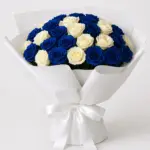 Bouquet Bianco Blu with fresh white and blue flowers arranged elegantly for peaceful and special occasions in Milano