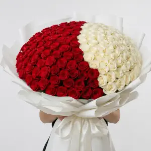 Red Rosa White bouquet with fresh red and white roses arranged elegantly for romantic gift and special occasions in Milano