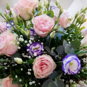 Bouquet Con Lisianthus Con Rosa 9 PZ fresh lisianthus and rose bouquet Milan