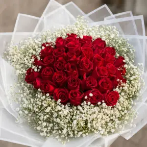 Buoquet Rosa Rosses with fresh red roses arranged beautifully for romantic gift and special occasions in Milano