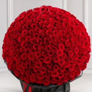 Red Roses Bouquet luxury fresh red rose arrangement symbolizing love, passion, and romantic elegance for special gifting moments.