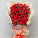 Mazzo Di Rose Rosse fresh red rose bouquet symbolizing love and passion, perfect for romantic gifting in Milano.