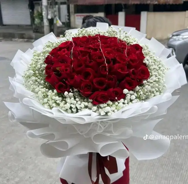 Bouquet Rose Rosse Amore Milan romantic red rose bouquet