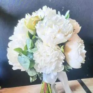 White Peonies luxury fresh bouquet symbolizing elegance, purity, and romantic beauty for weddings and special gifting moments.