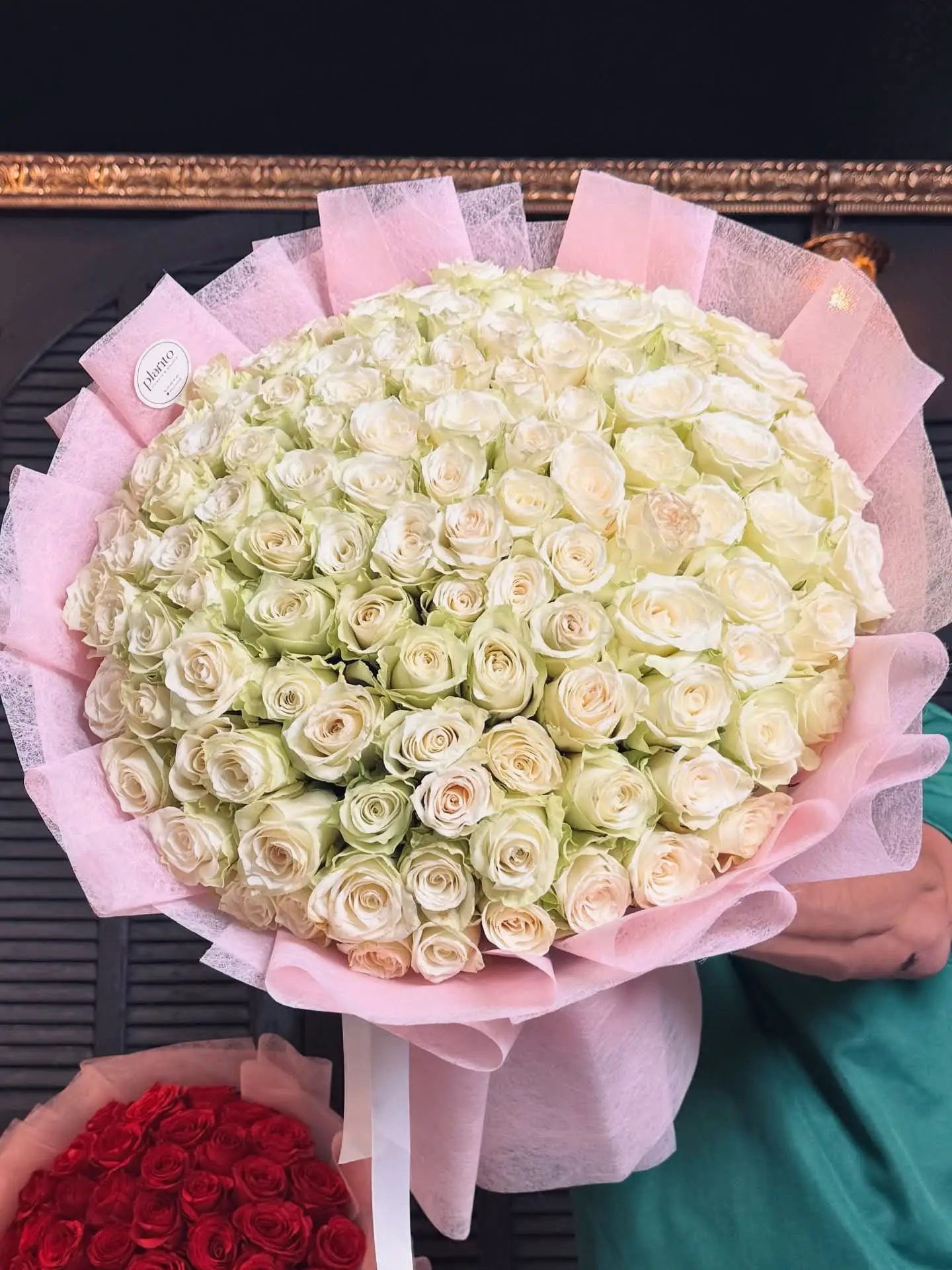 Luxury White Rose Bouquet Milan with premium white roses