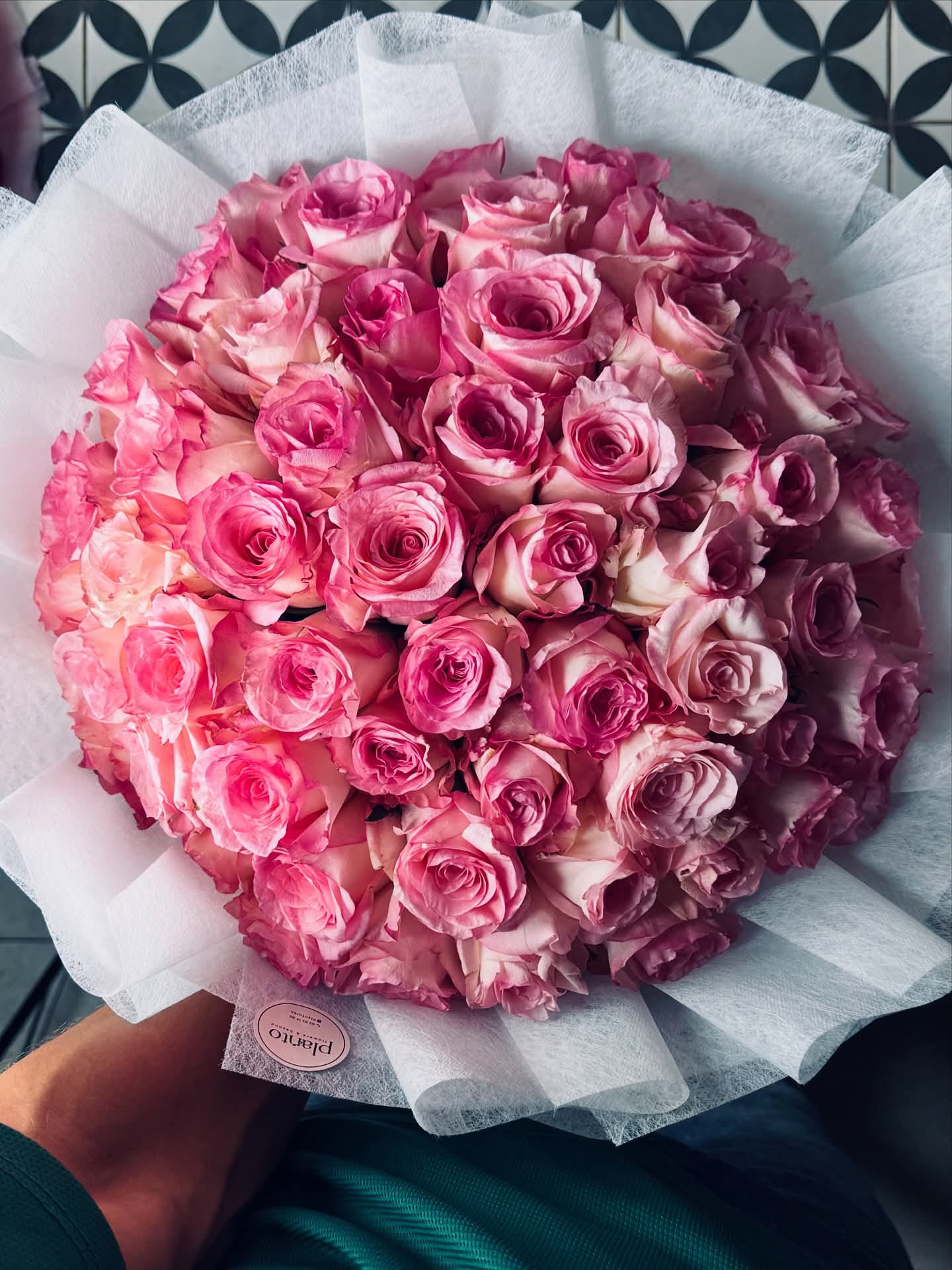 Pretty in Pinks Rosa bouquet Milan with elegant pink roses