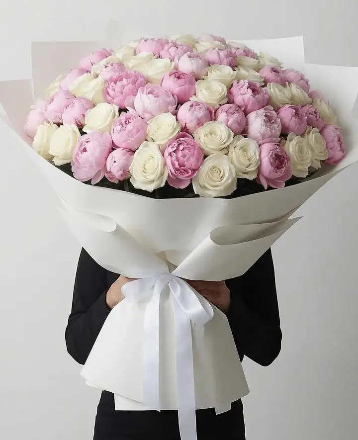 Mixi Bouquet Rose Bianche elegant white roses bouquet for weddings sympathy and luxury flower delivery in Milano