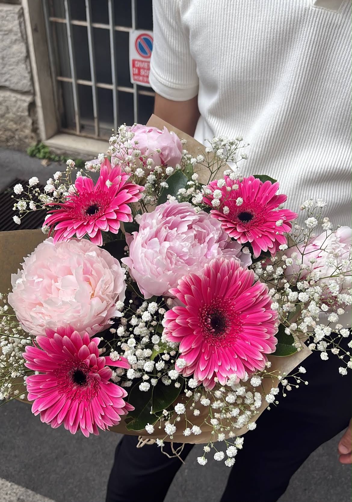 Elegant Gerbera Peonia & Gypsophila Bouquet Milan