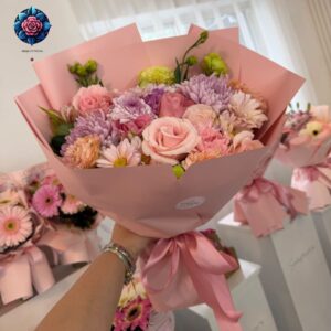 Gift Mix Bouqet, a mixed flower gift arrangement from Rosa Fiorista in Milano.
