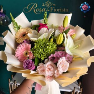 Luxury Mix Bouquet, an elegant mixed-flower arrangement from Rosa Fiorista in Milano.