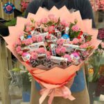 Mix Bouquet 015 flowers and chocolates together in Milan
