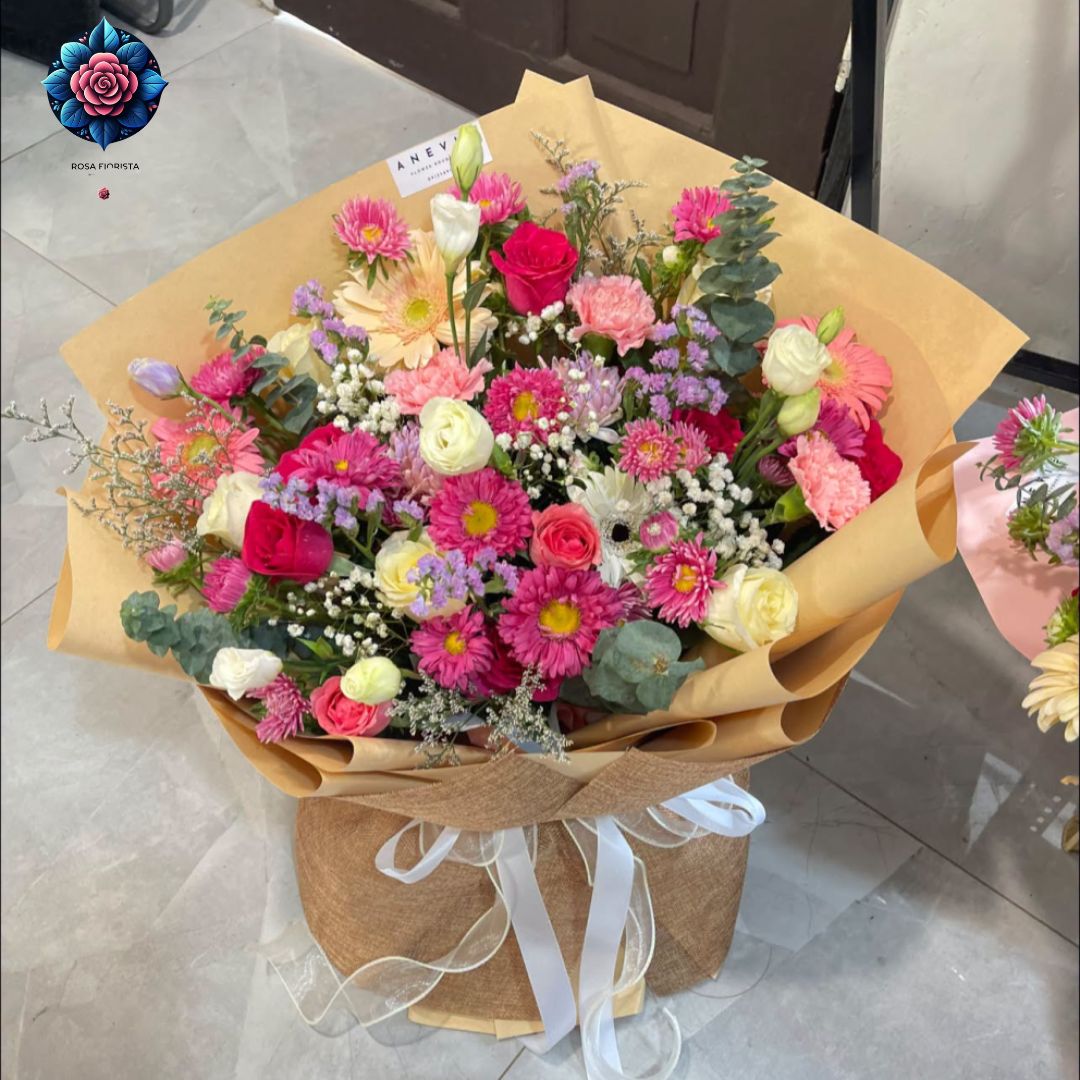 Mix Bouquet for gift, a mixed flower arrangement for special occasions from Rosa Fiorista in Milano.