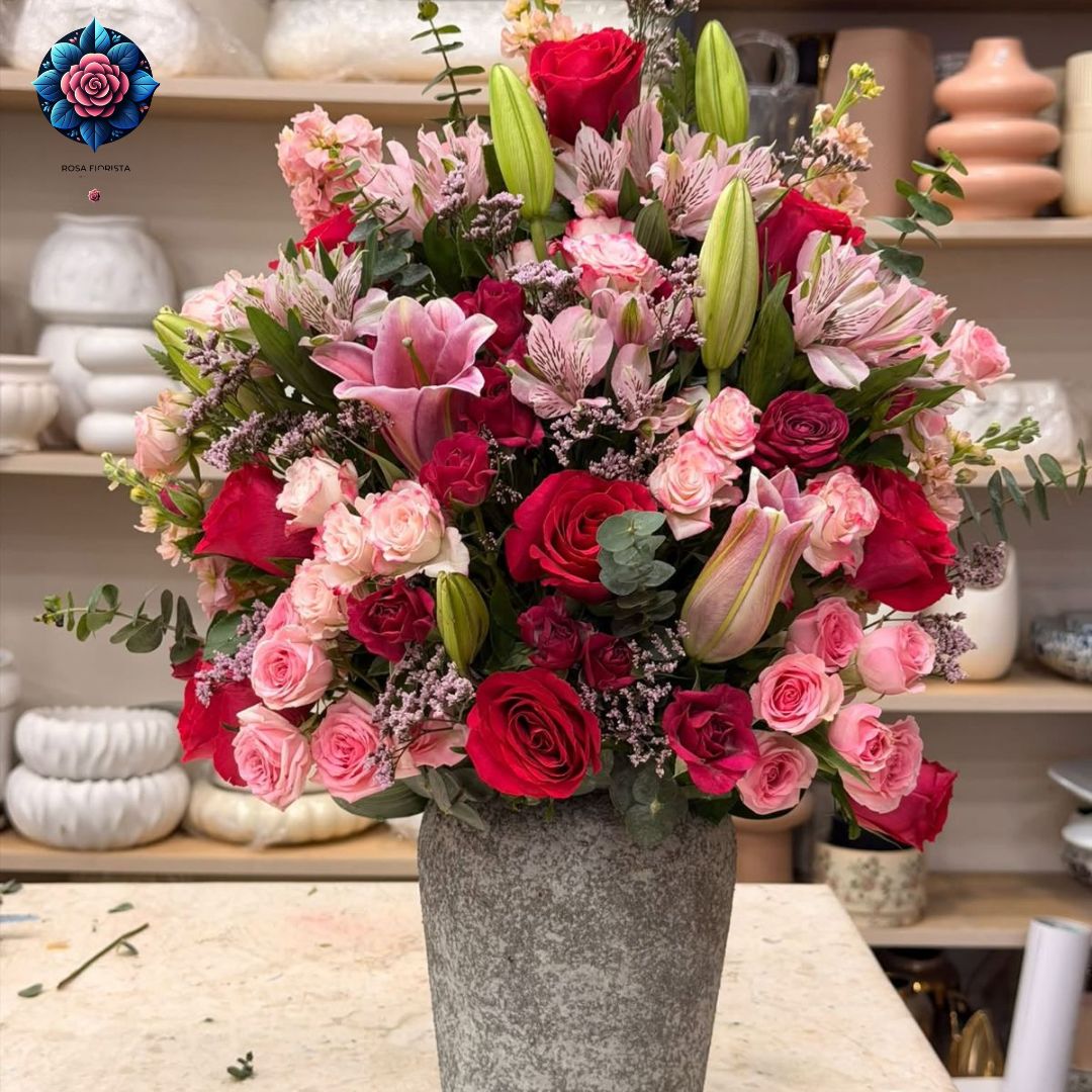 Mixto roses Bouquet fresh mixed rose arrangement in Milan