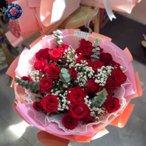 Red Roses for Gift Bouquet featuring fresh red roses, a romantic floral gift from Rosa Fiorista in Milano.