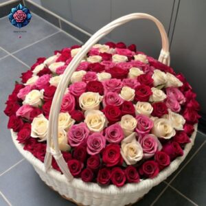 Super Luxury Gift Bouquet, an elegant floral gift arrangement from Rosa Fiorista in Milano.