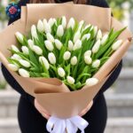 Tulipani Bianchi fresh white tulips beautifully arranged in Milan