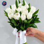 Tulipani Bianchi a Milano with fresh white tulips beautifully arranged