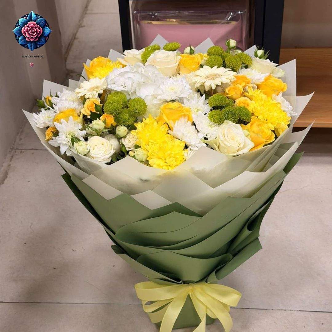 White Green Yellow Rose Mix Bouquet fresh mixed flowers in Milan